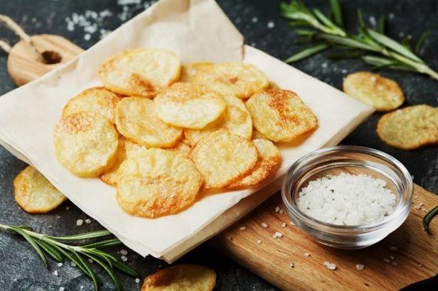 Запеченные картофельные чипсы