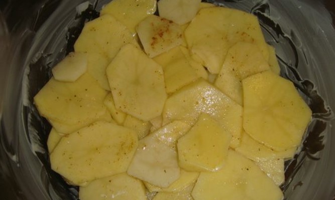 запечь картошку в духовке на противне